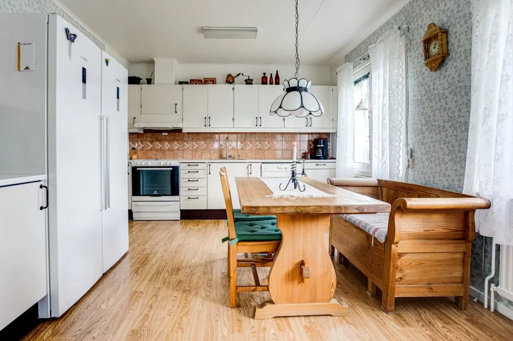 Mid-Century 2-Bedroom House with Expansive Garden in Adolfsberg, Örebro - Image 4