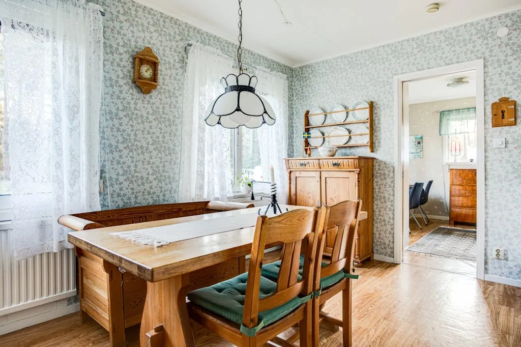 Mid-Century 2-Bedroom House with Expansive Garden in Adolfsberg, Örebro - View image 6 of 24