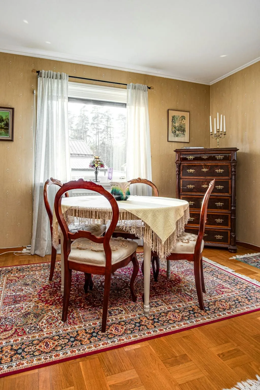Mid-Century 2-Bedroom House with Expansive Garden in Adolfsberg, Örebro - View image 8 of 24