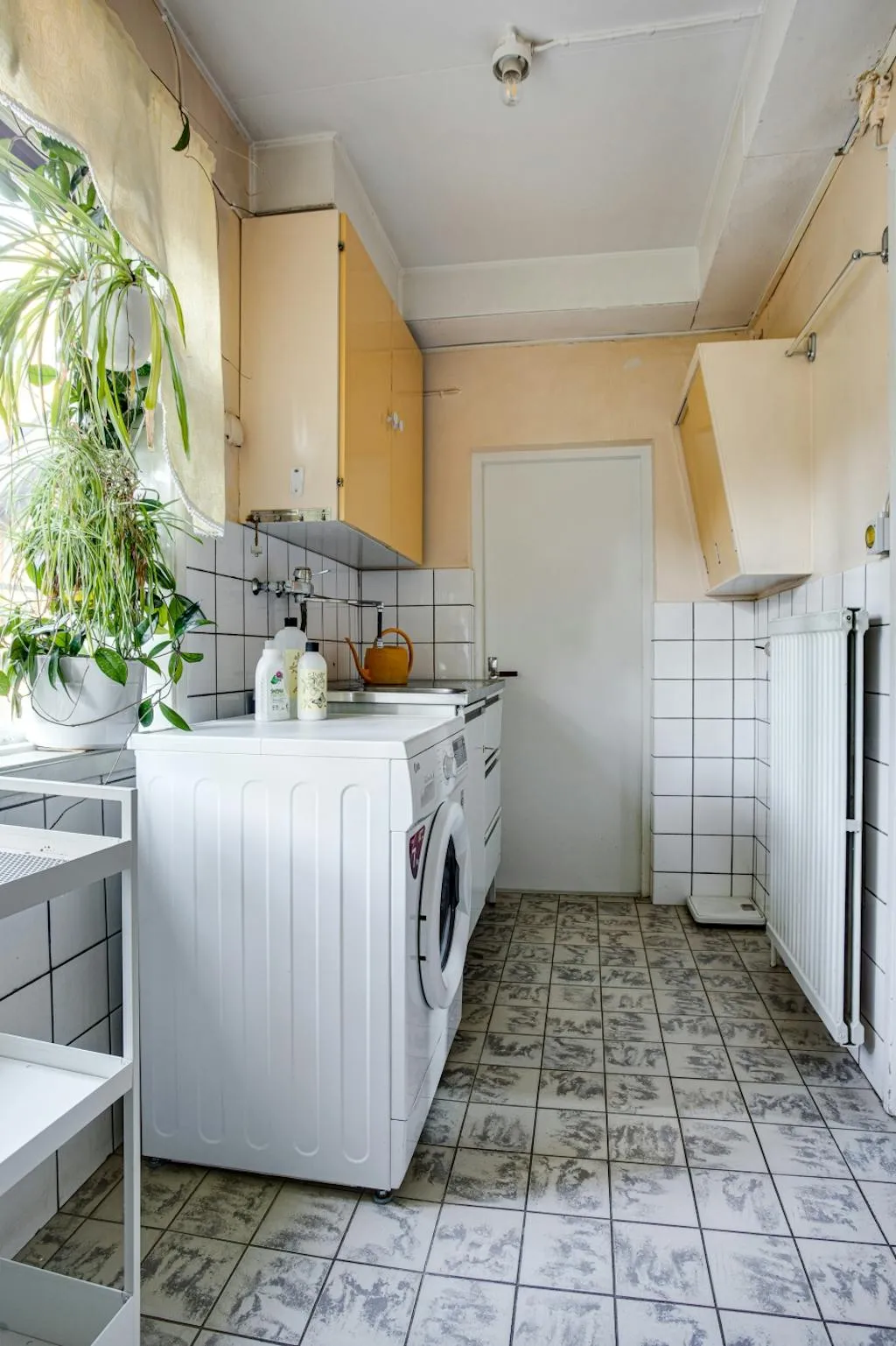 Mid-Century 2-Bedroom House with Expansive Garden in Adolfsberg, Örebro - View image 22 of 24