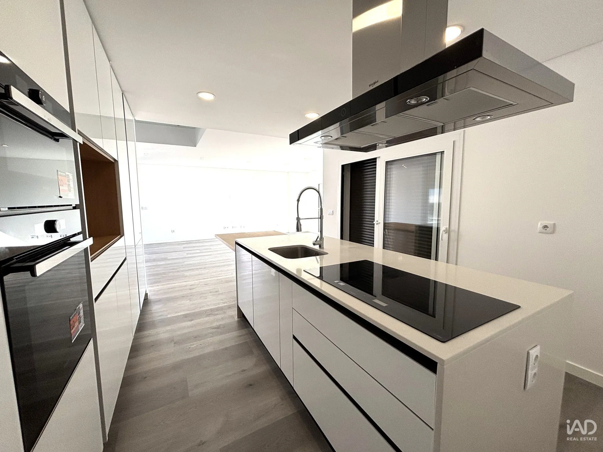 Contemporary 3-Bedroom House with Garden and Balcony in Corroios, Portugal - View image 7 of 37