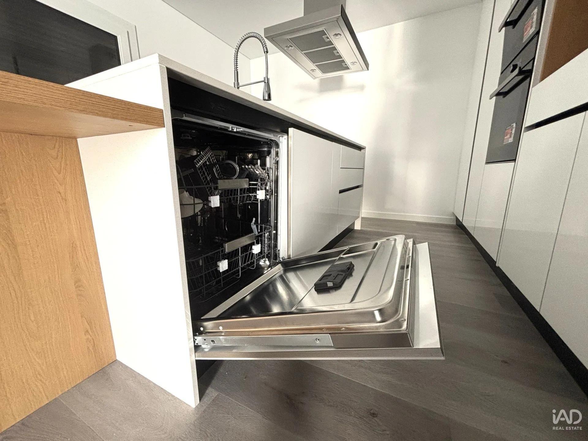 Contemporary 3-Bedroom House with Garden and Balcony in Corroios, Portugal - View image 10 of 37