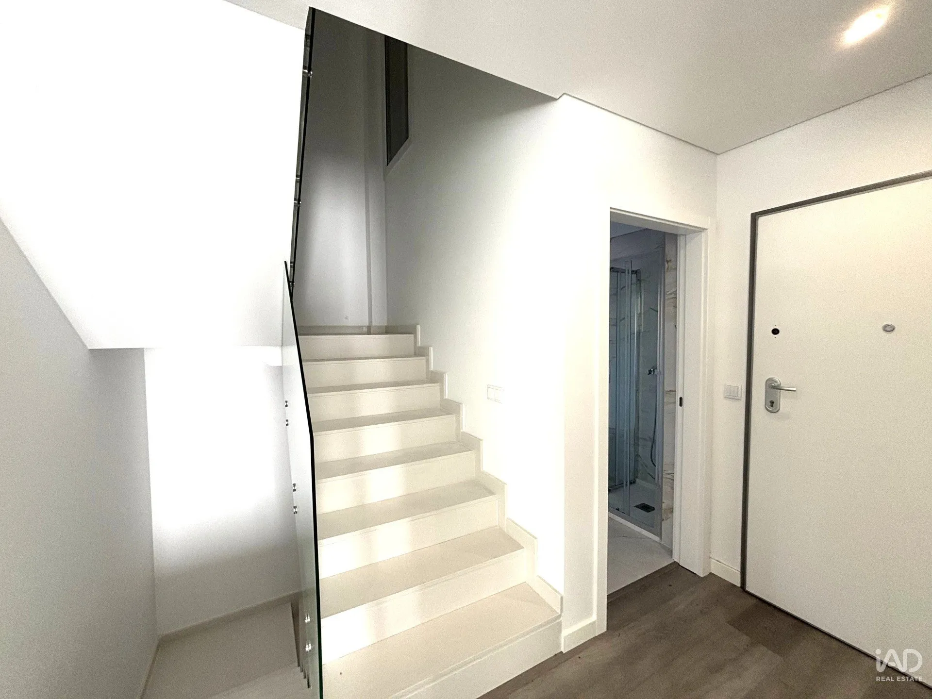 Contemporary 3-Bedroom House with Garden and Balcony in Corroios, Portugal - View image 13 of 37