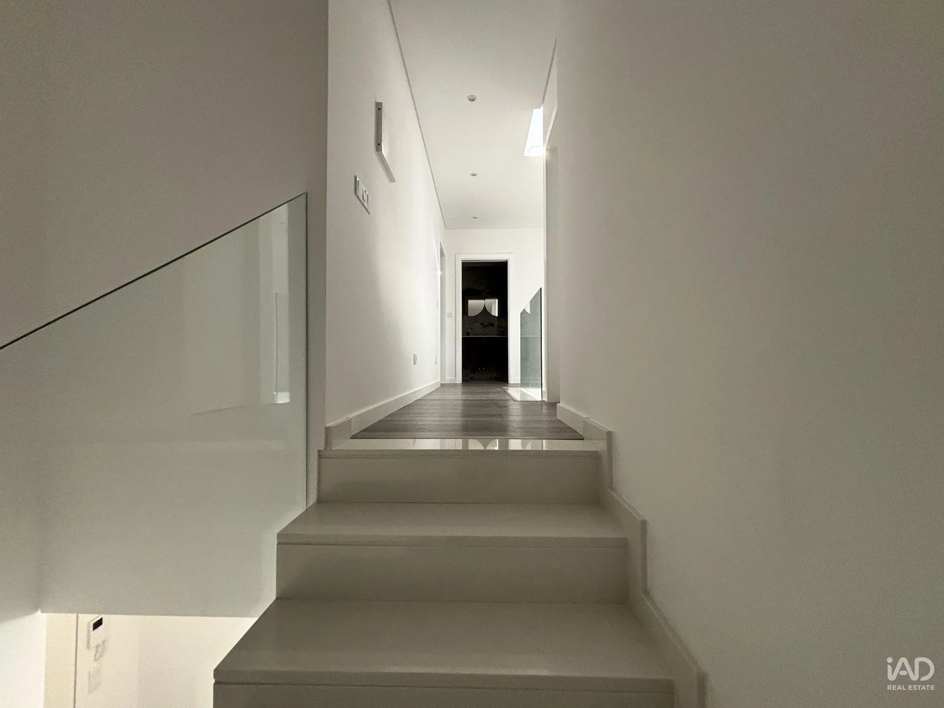 Contemporary 3-Bedroom House with Garden and Balcony in Corroios, Portugal - View image 14 of 37