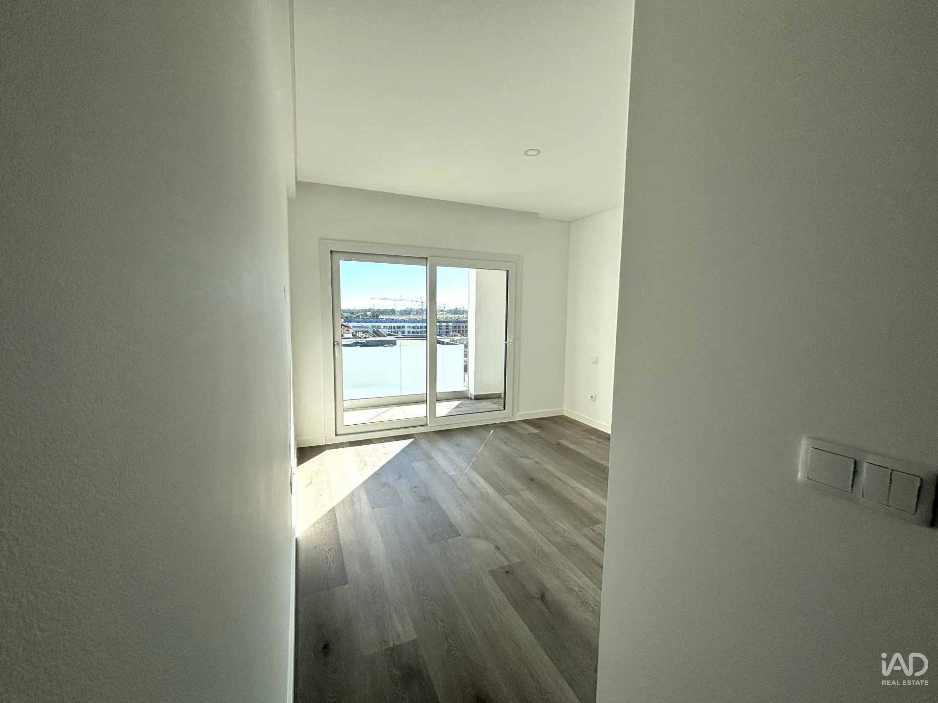 Contemporary 3-Bedroom House with Garden and Balcony in Corroios, Portugal - View image 17 of 37