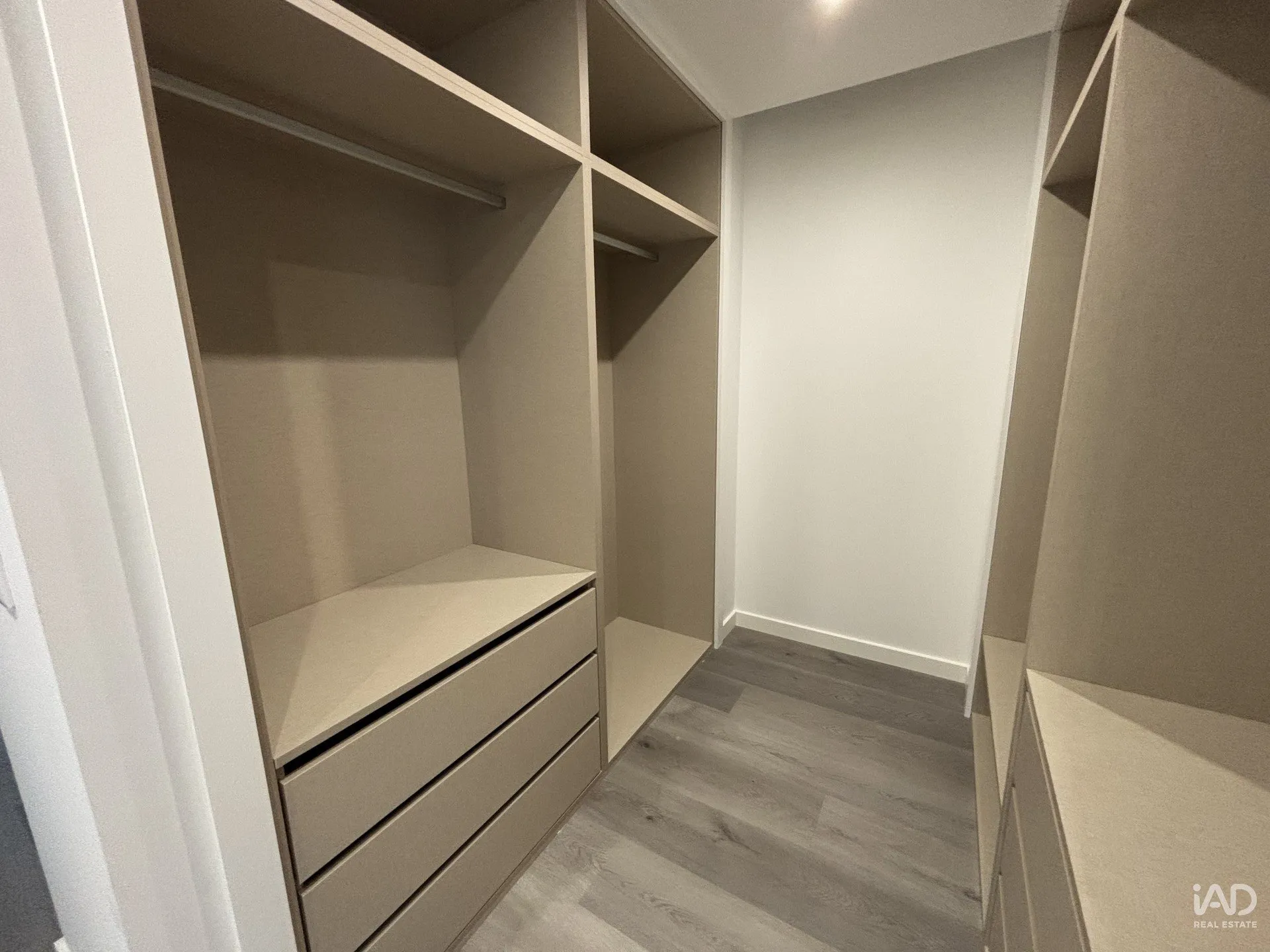 Contemporary 3-Bedroom House with Garden and Balcony in Corroios, Portugal - View image 19 of 37