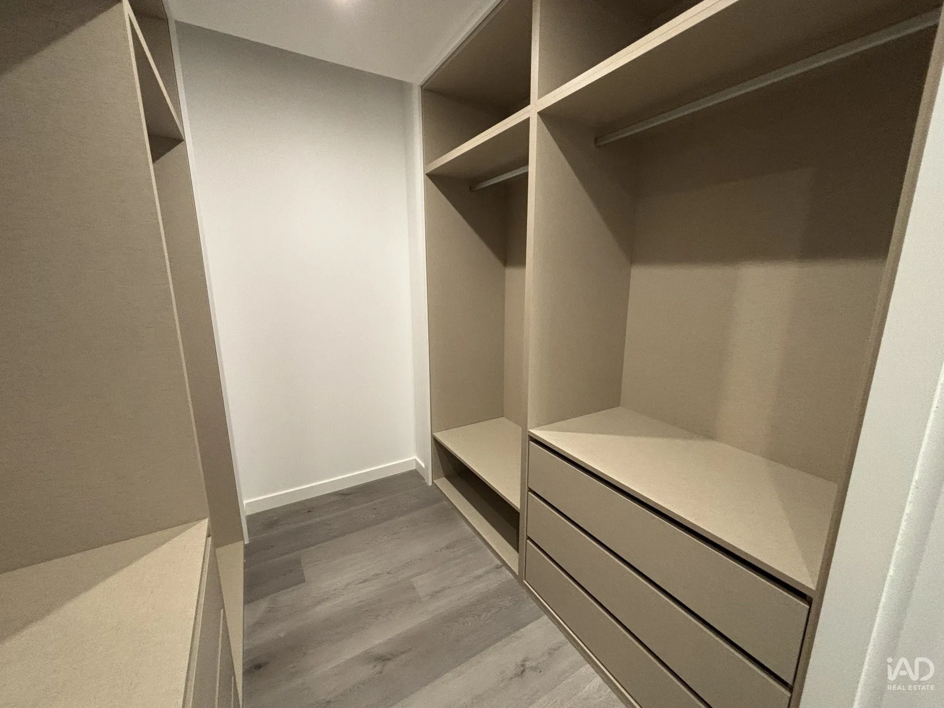 Contemporary 3-Bedroom House with Garden and Balcony in Corroios, Portugal - View image 20 of 37