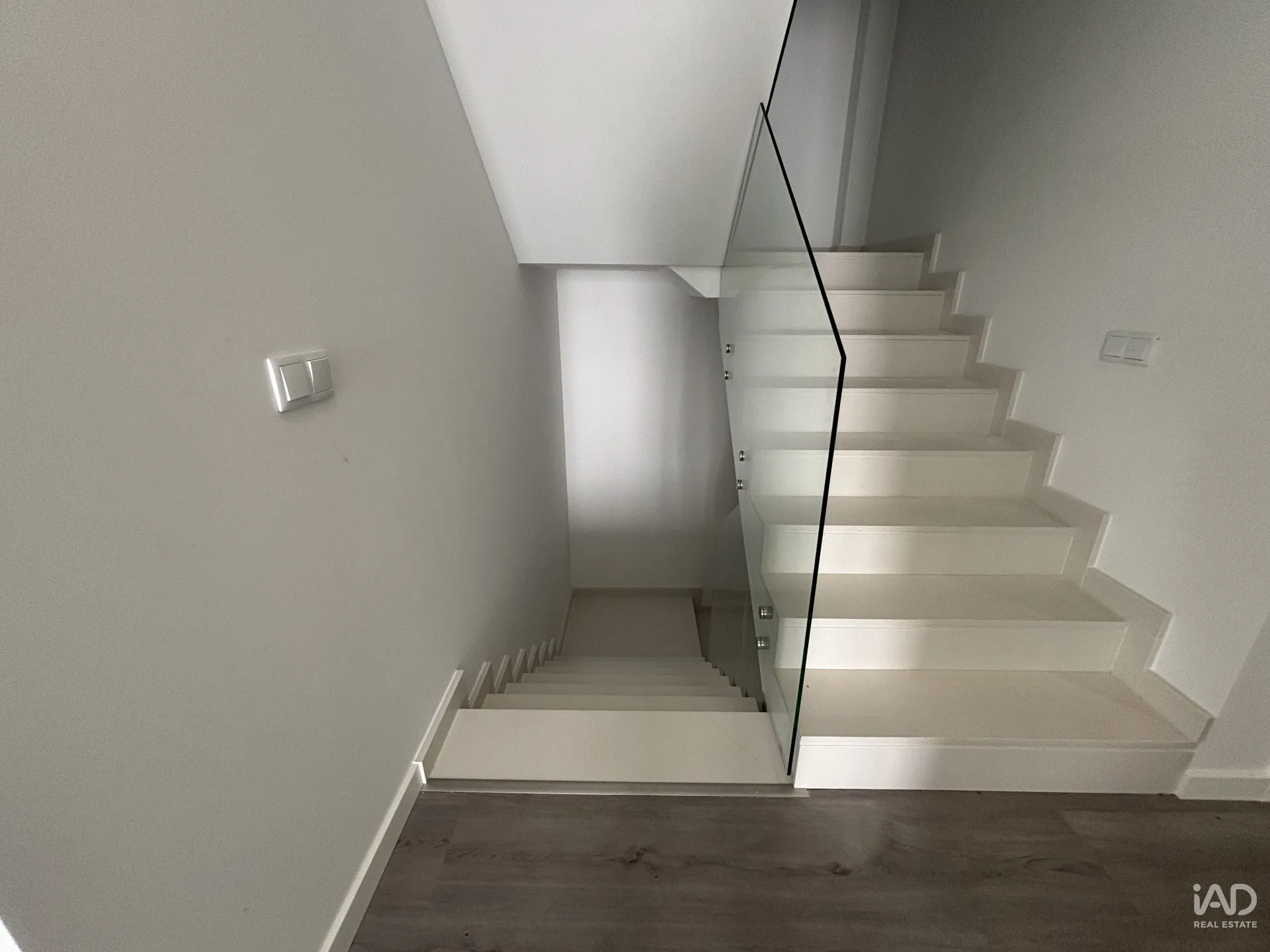 Contemporary 3-Bedroom House with Garden and Balcony in Corroios, Portugal - View image 29 of 37