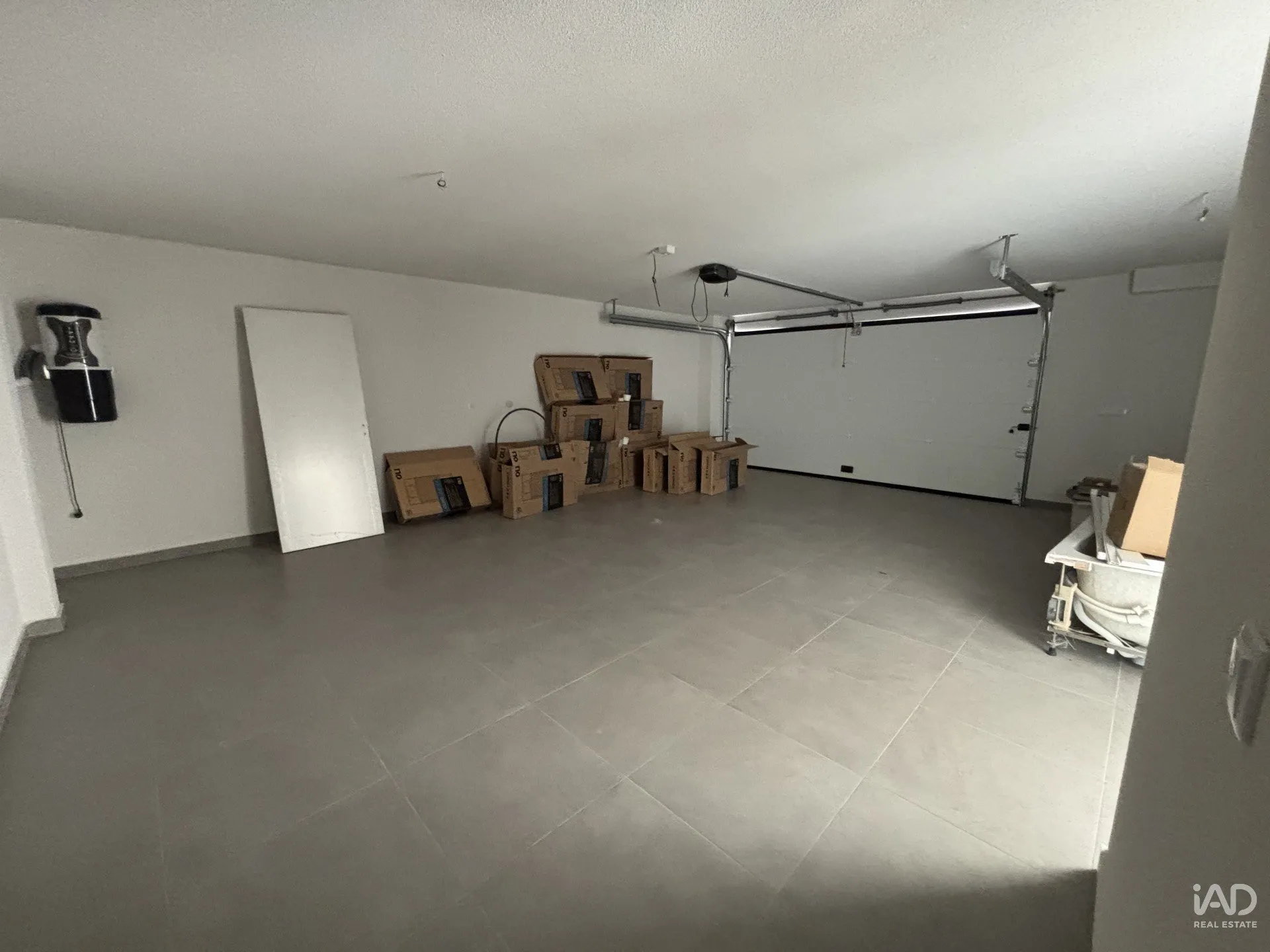 Contemporary 3-Bedroom House with Garden and Balcony in Corroios, Portugal - View image 30 of 37