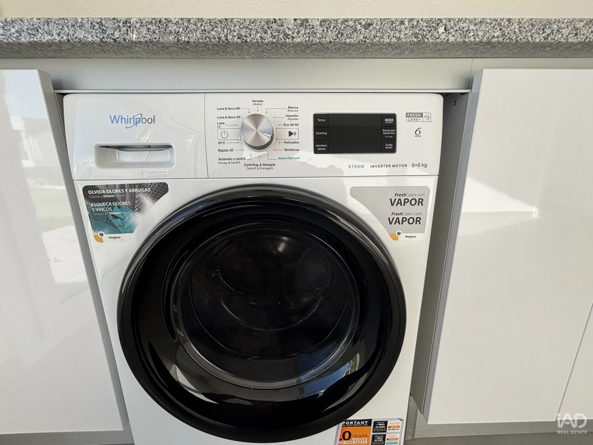 Contemporary 3-Bedroom House with Garden and Balcony in Corroios, Portugal - View image 32 of 37