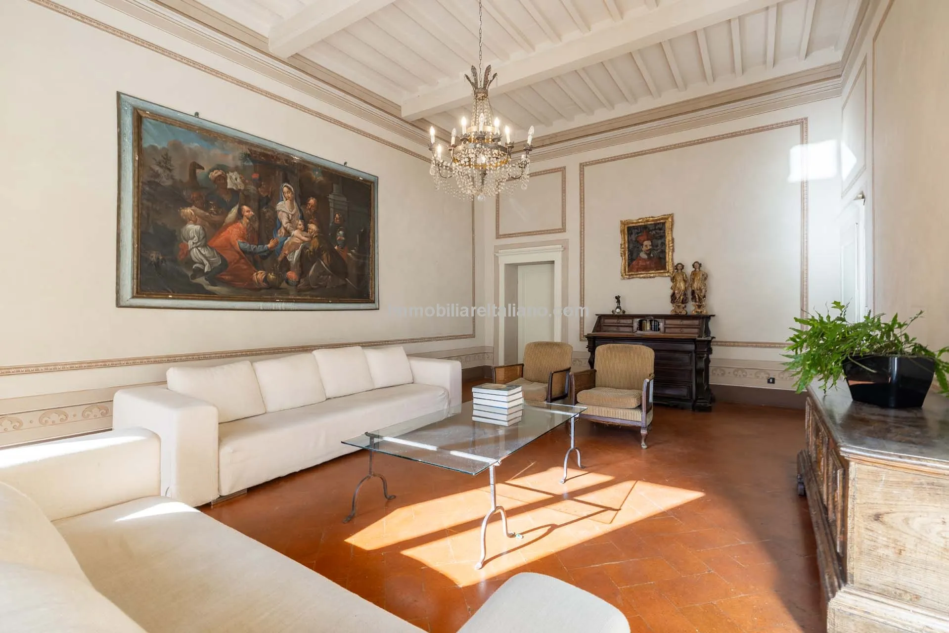 Historic Arezzo Penthouse with Terrace in Palazzo Setting - View image 7 of 39