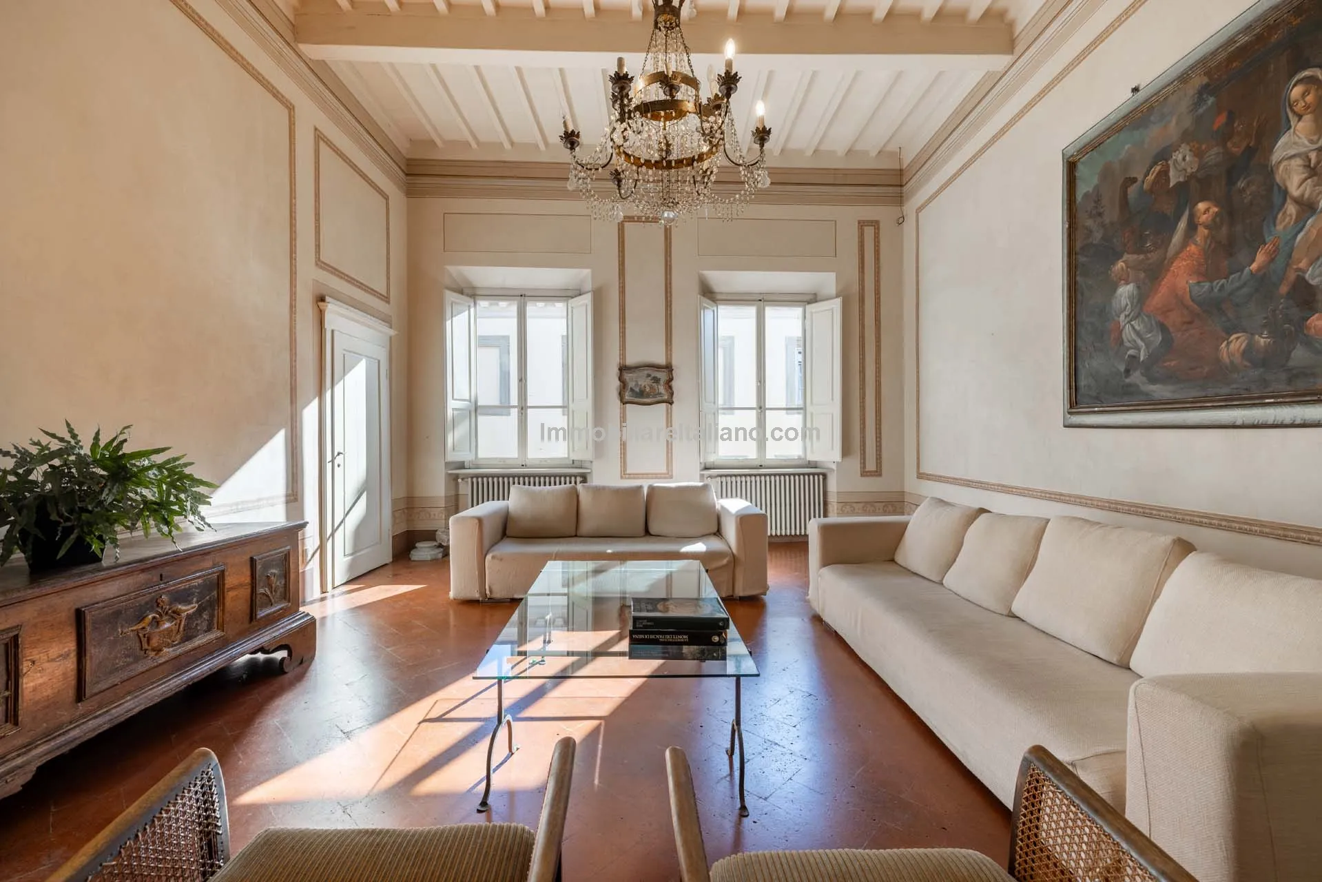 Historic Arezzo Penthouse with Terrace in Palazzo Setting - View image 8 of 39