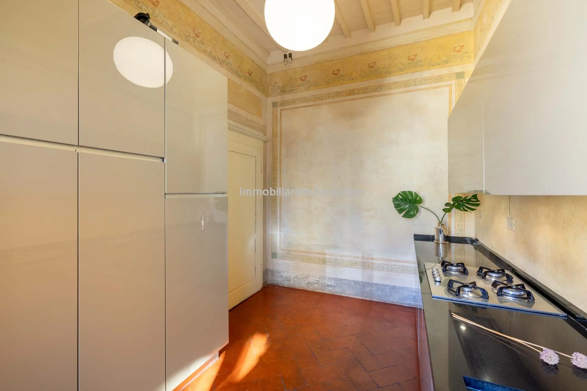 Historic Arezzo Penthouse with Terrace in Palazzo Setting - View image 16 of 39