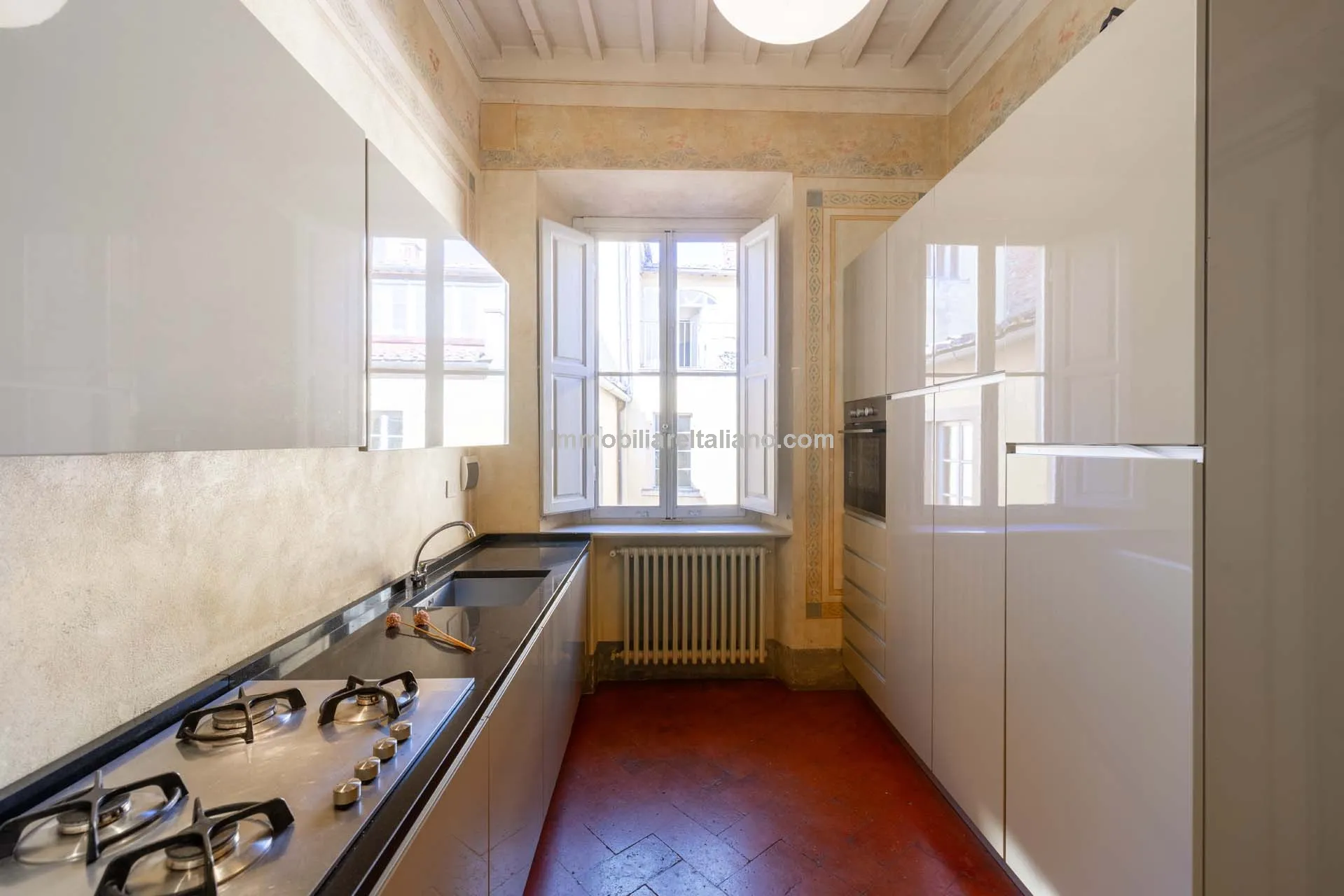 Historic Arezzo Penthouse with Terrace in Palazzo Setting - View image 17 of 39