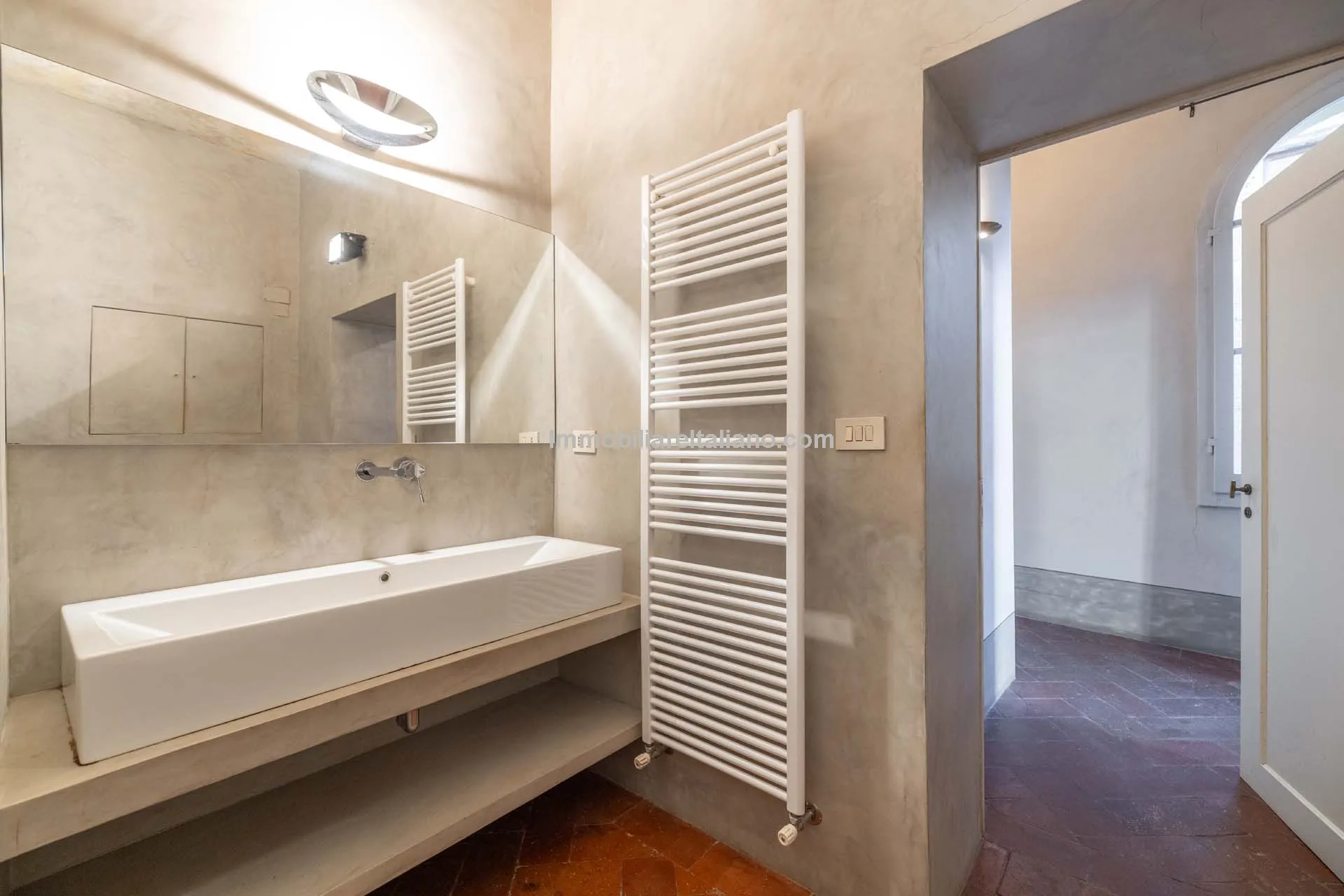 Historic Arezzo Penthouse with Terrace in Palazzo Setting - View image 19 of 39