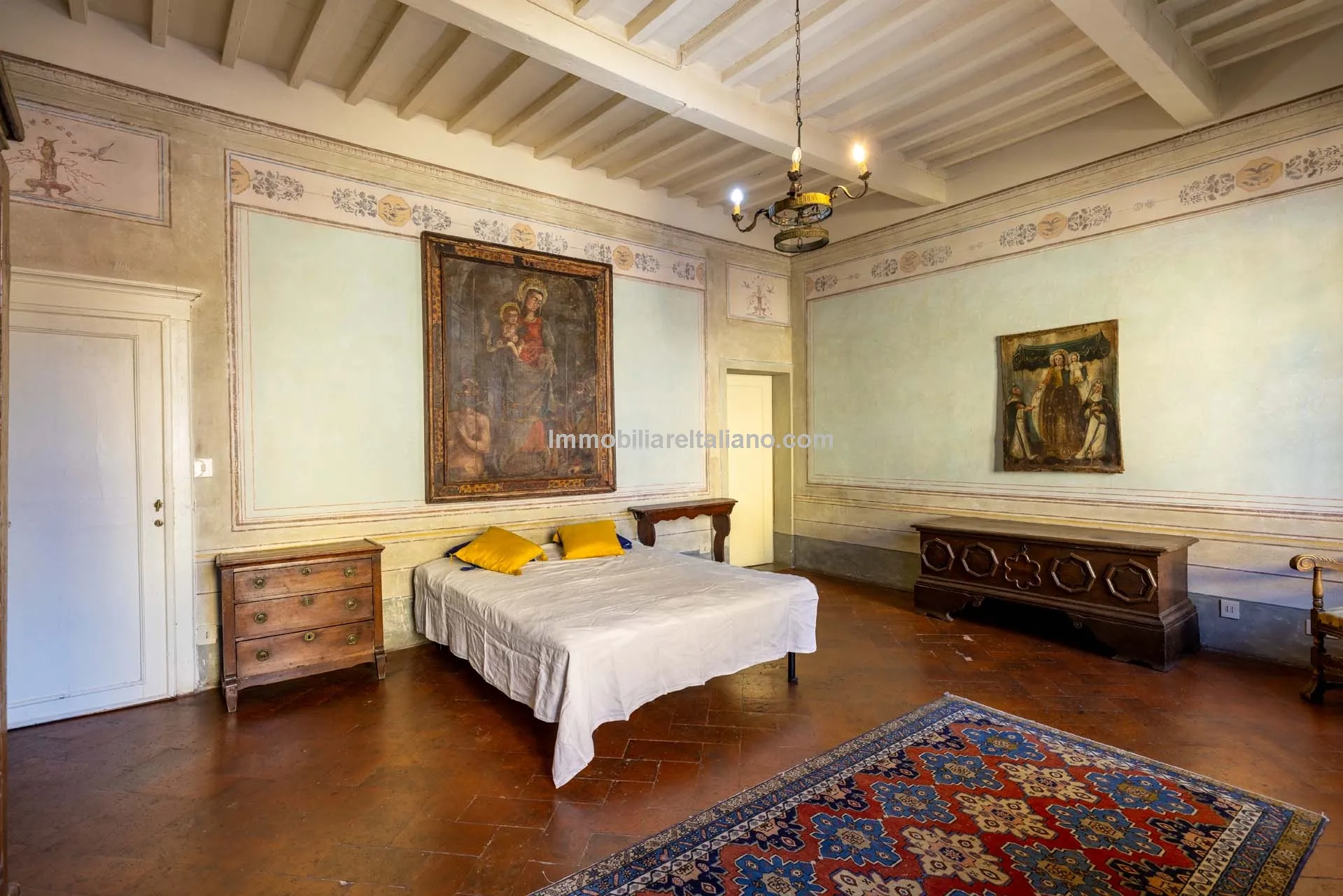 Historic Arezzo Penthouse with Terrace in Palazzo Setting - View image 29 of 39