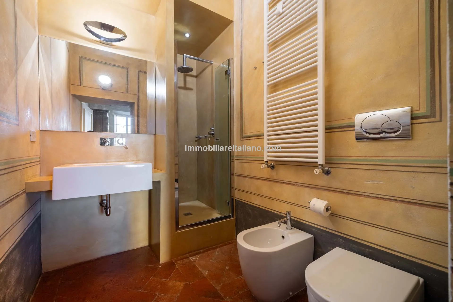 Historic Arezzo Penthouse with Terrace in Palazzo Setting - View image 30 of 39