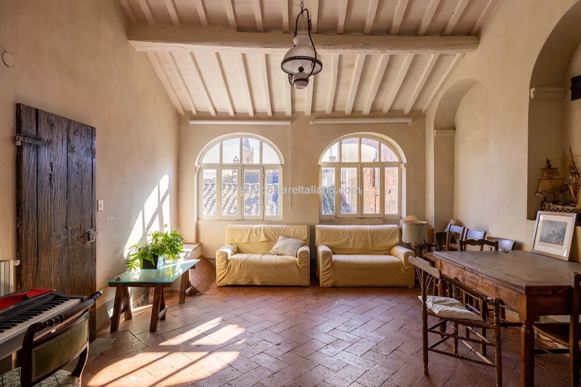 Historic Arezzo Penthouse with Terrace in Palazzo Setting - View image 31 of 39