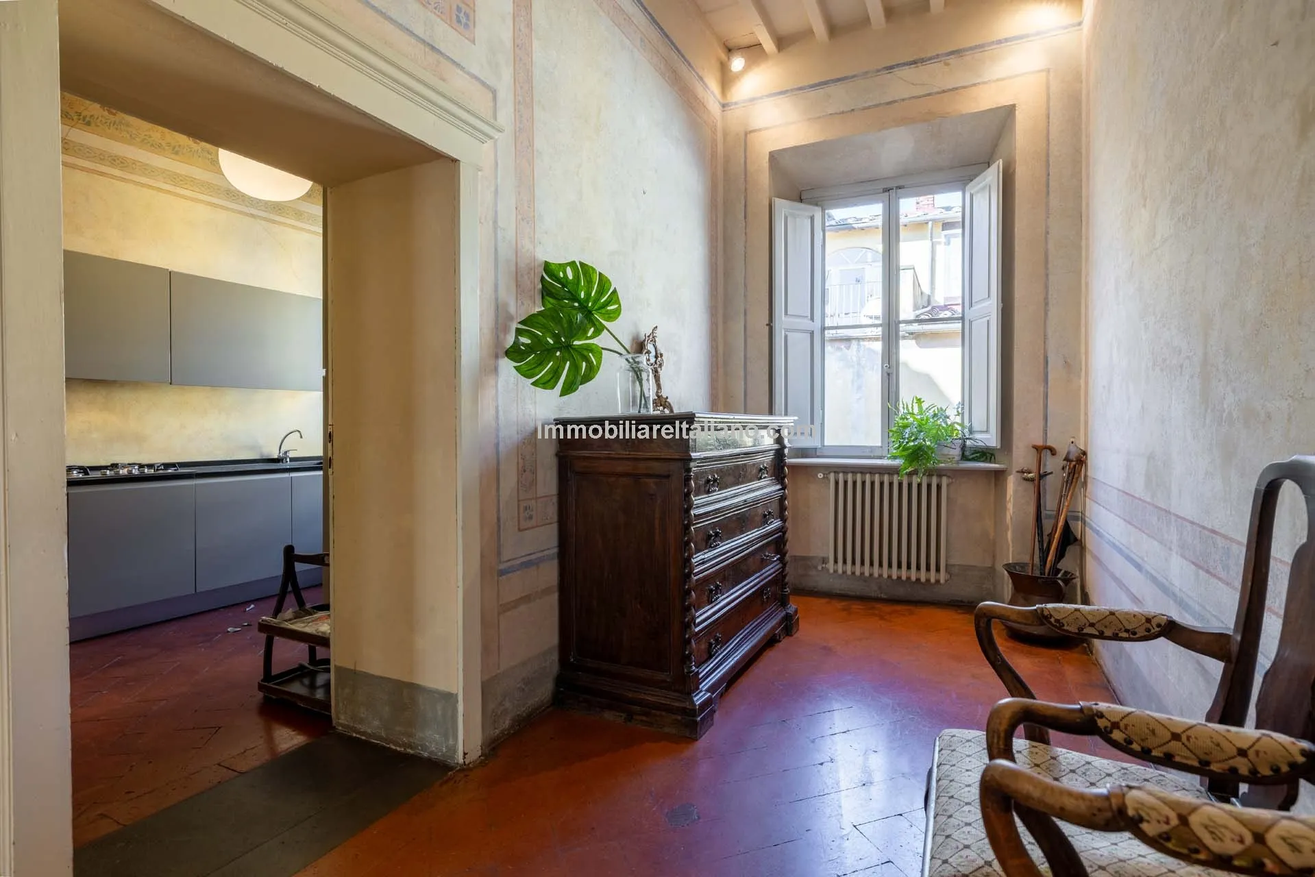 Historic Arezzo Penthouse with Terrace in Palazzo Setting - View image 39 of 39
