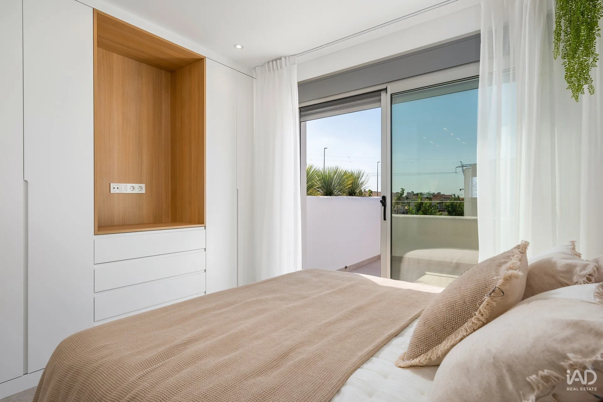 Contemporary 3-Bedroom House with Pool in Los Alcázares' Golf Haven - View image 14 of 15