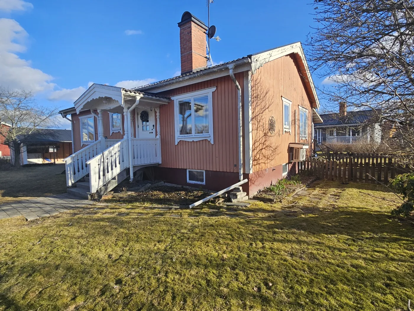 1950s Swedish House with Garden on Corner Plot in Gusselby - Image 1