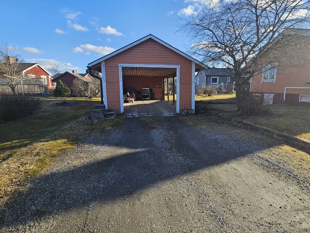 1950s Swedish House with Garden on Corner Plot in Gusselby - Image 2