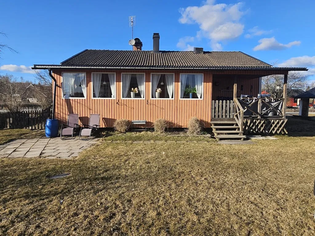 1950s Swedish House with Garden on Corner Plot in Gusselby - Image 3