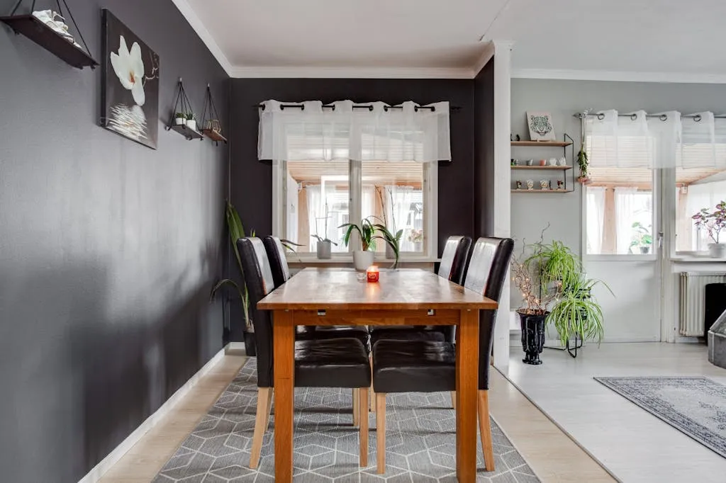 1950s Swedish House with Garden on Corner Plot in Gusselby - View image 8 of 37