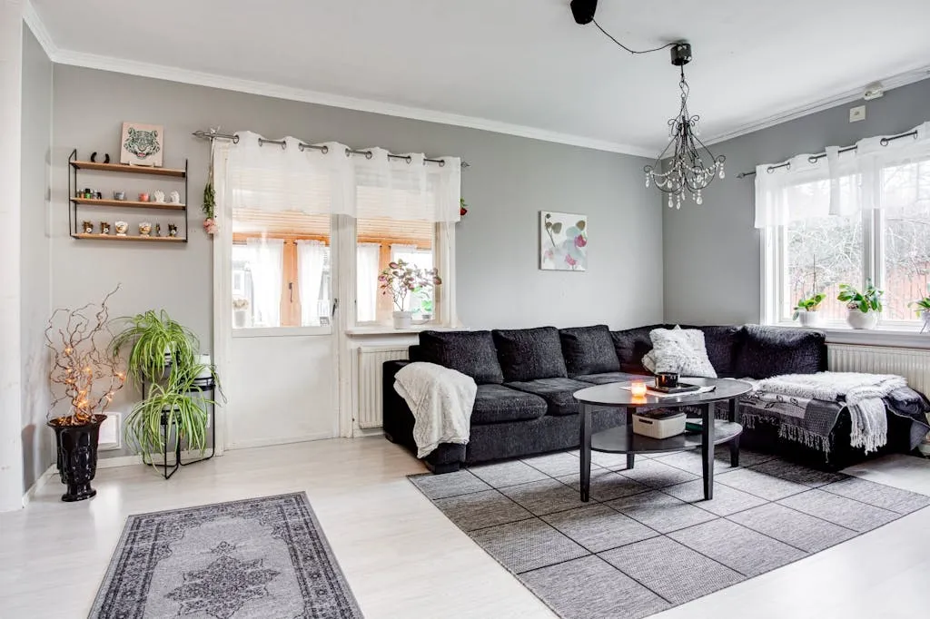 1950s Swedish House with Garden on Corner Plot in Gusselby - View image 9 of 37