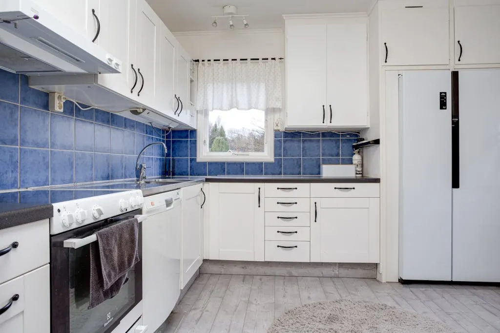 1950s Swedish House with Garden on Corner Plot in Gusselby - View image 11 of 37