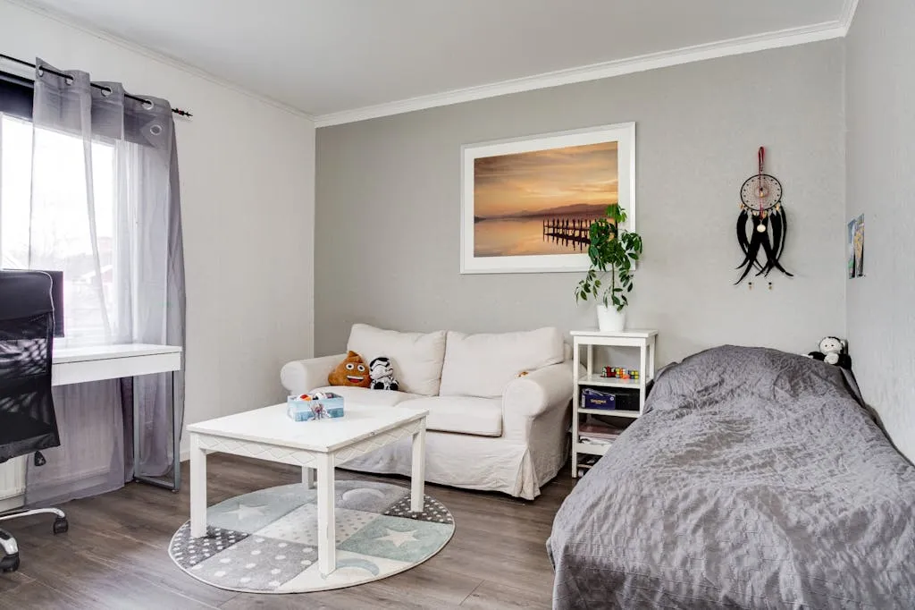 1950s Swedish House with Garden on Corner Plot in Gusselby - View image 12 of 37