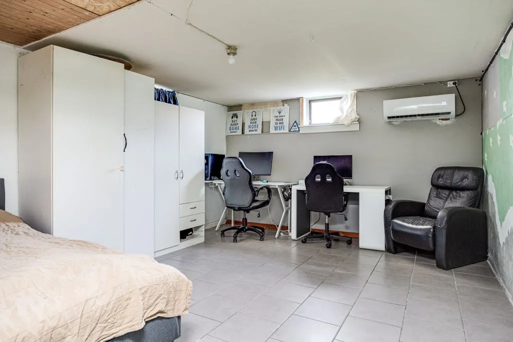 1950s Swedish House with Garden on Corner Plot in Gusselby - View image 15 of 37