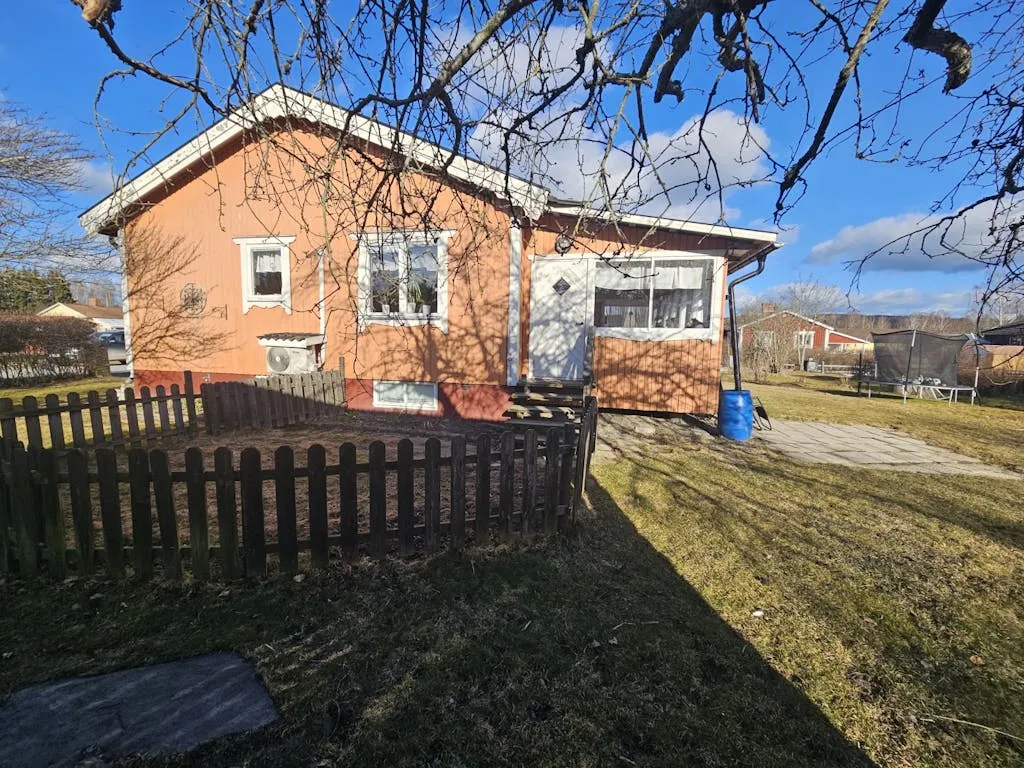 1950s Swedish House with Garden on Corner Plot in Gusselby - View image 17 of 37