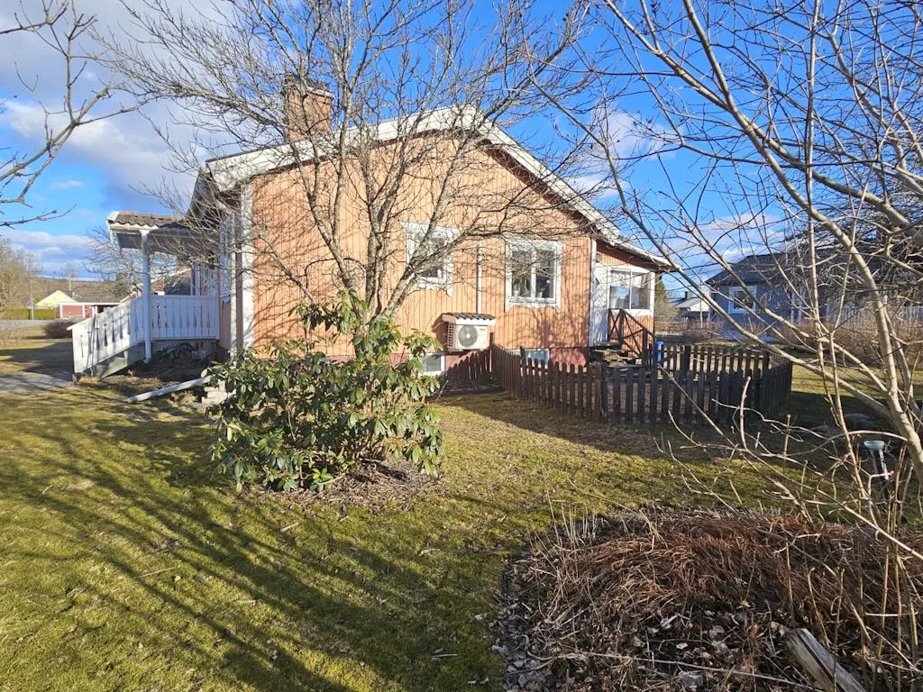 1950s Swedish House with Garden on Corner Plot in Gusselby - View image 19 of 37