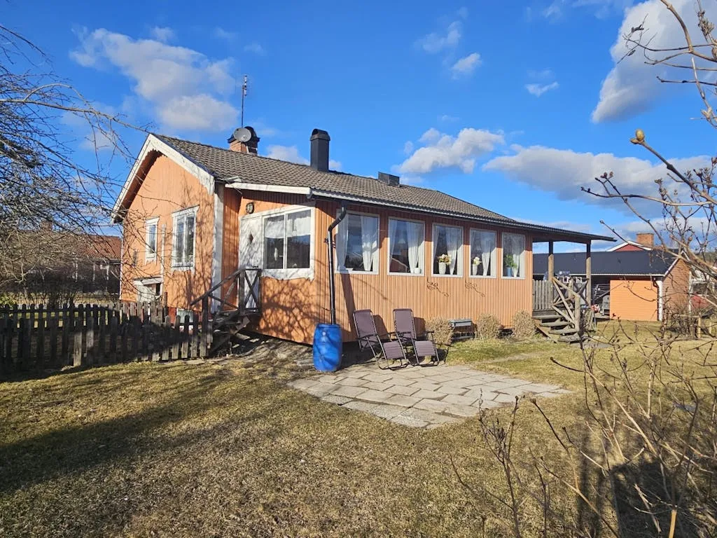 1950s Swedish House with Garden on Corner Plot in Gusselby - View image 20 of 37