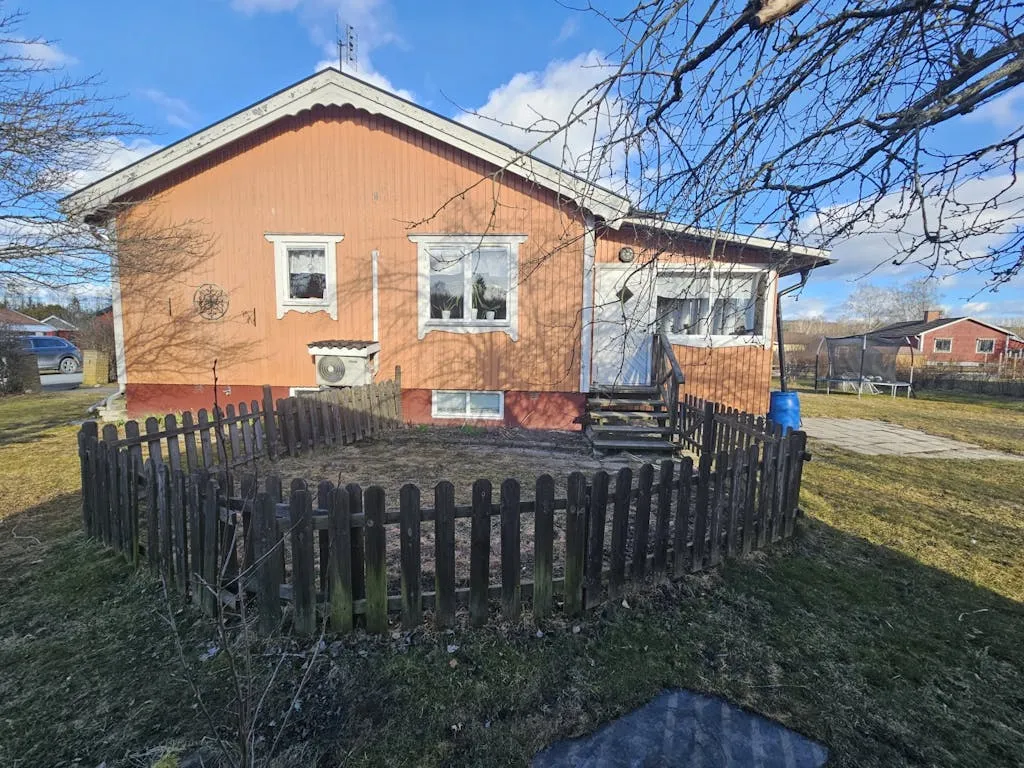 1950s Swedish House with Garden on Corner Plot in Gusselby - View image 21 of 37