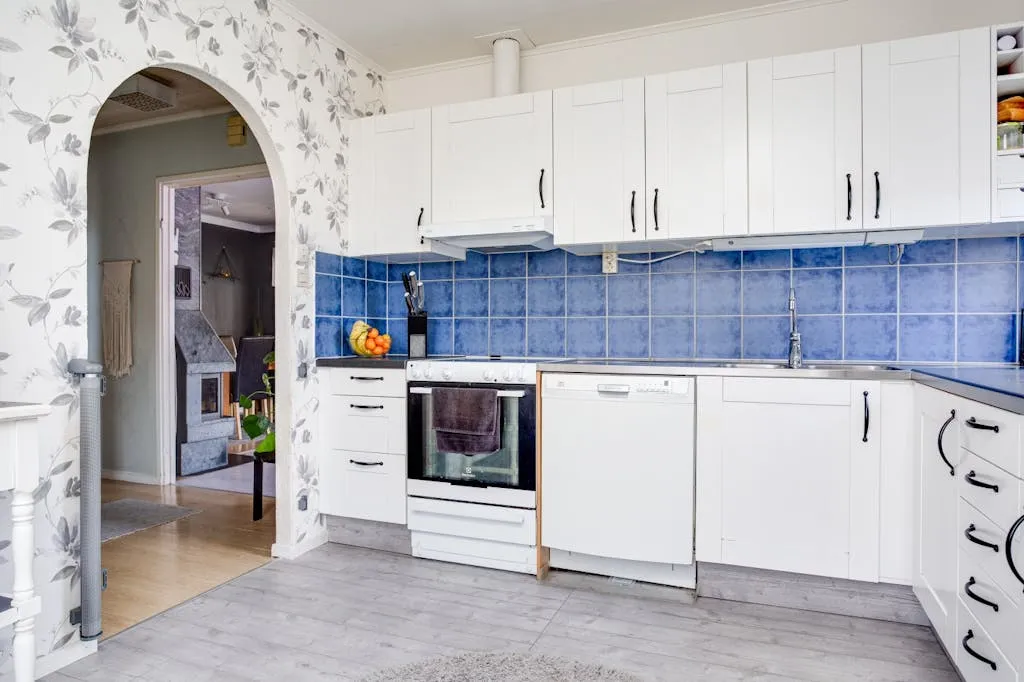 1950s Swedish House with Garden on Corner Plot in Gusselby - View image 28 of 37