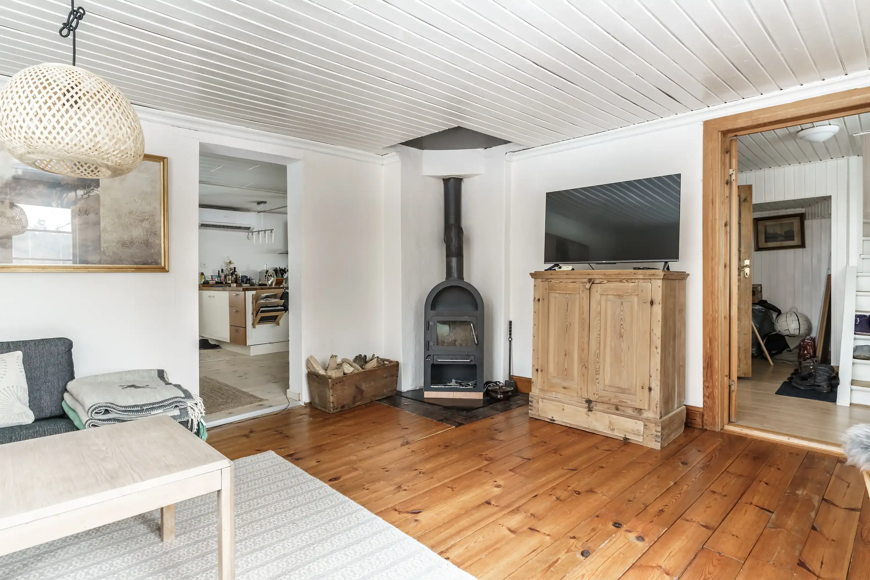 1910 Swedish House in Strömsnäsbruk with Balcony and Expansive Lot - View image 16 of 19