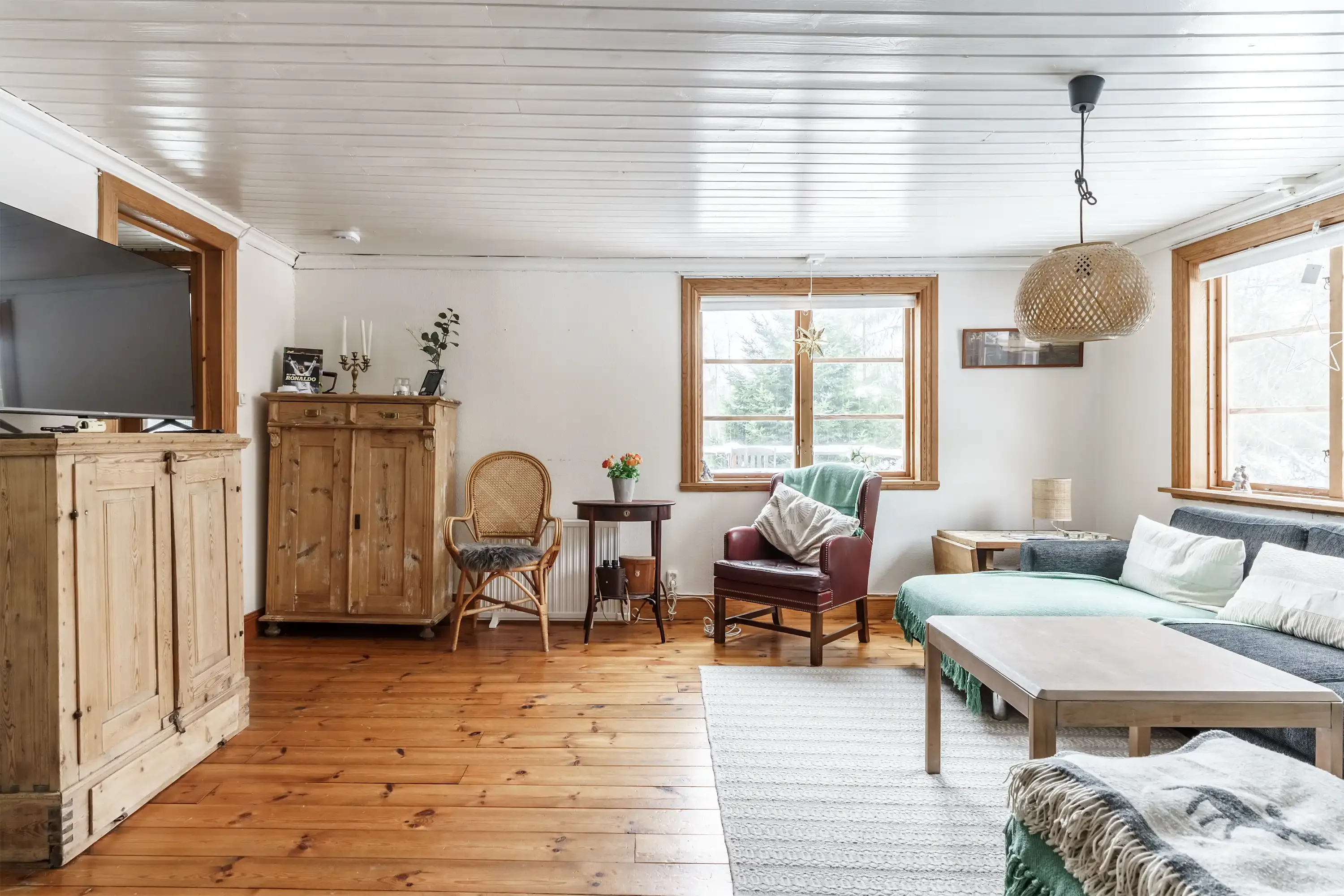 1910 Swedish House in Strömsnäsbruk with Balcony and Expansive Lot - View image 17 of 19