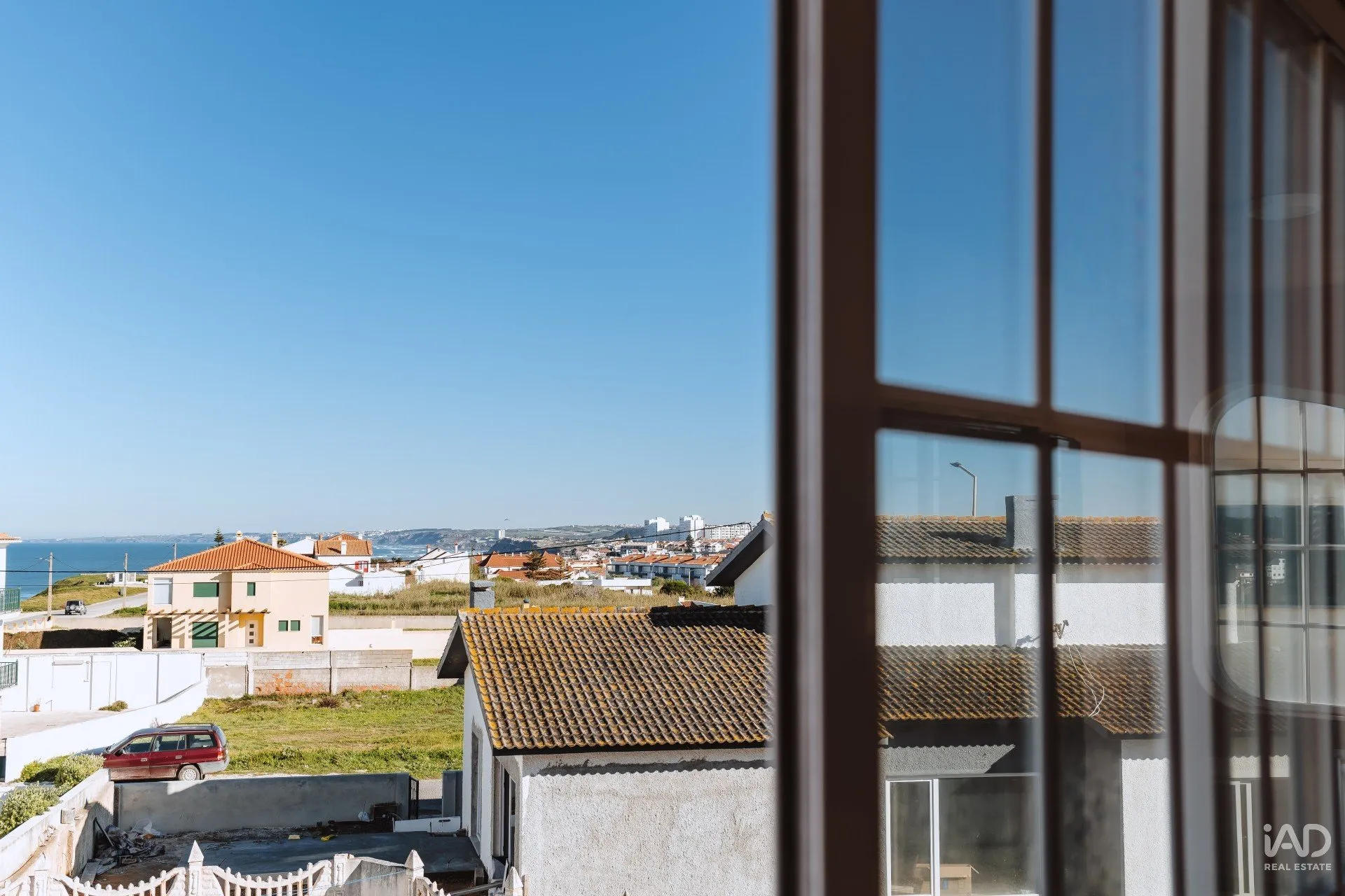 Spacious 5-Bedroom House with Garden and Parking in Silveira, Portugal - Image 5