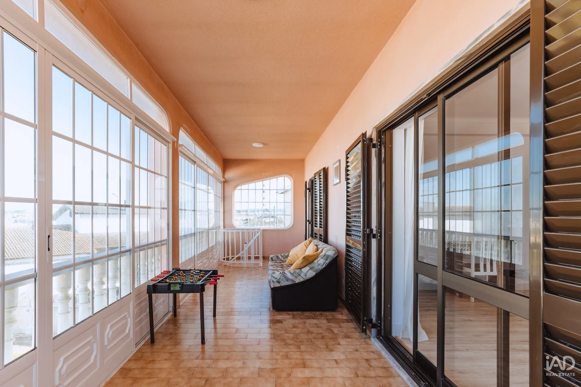 Spacious 5-Bedroom House with Garden and Parking in Silveira, Portugal - View image 6 of 37