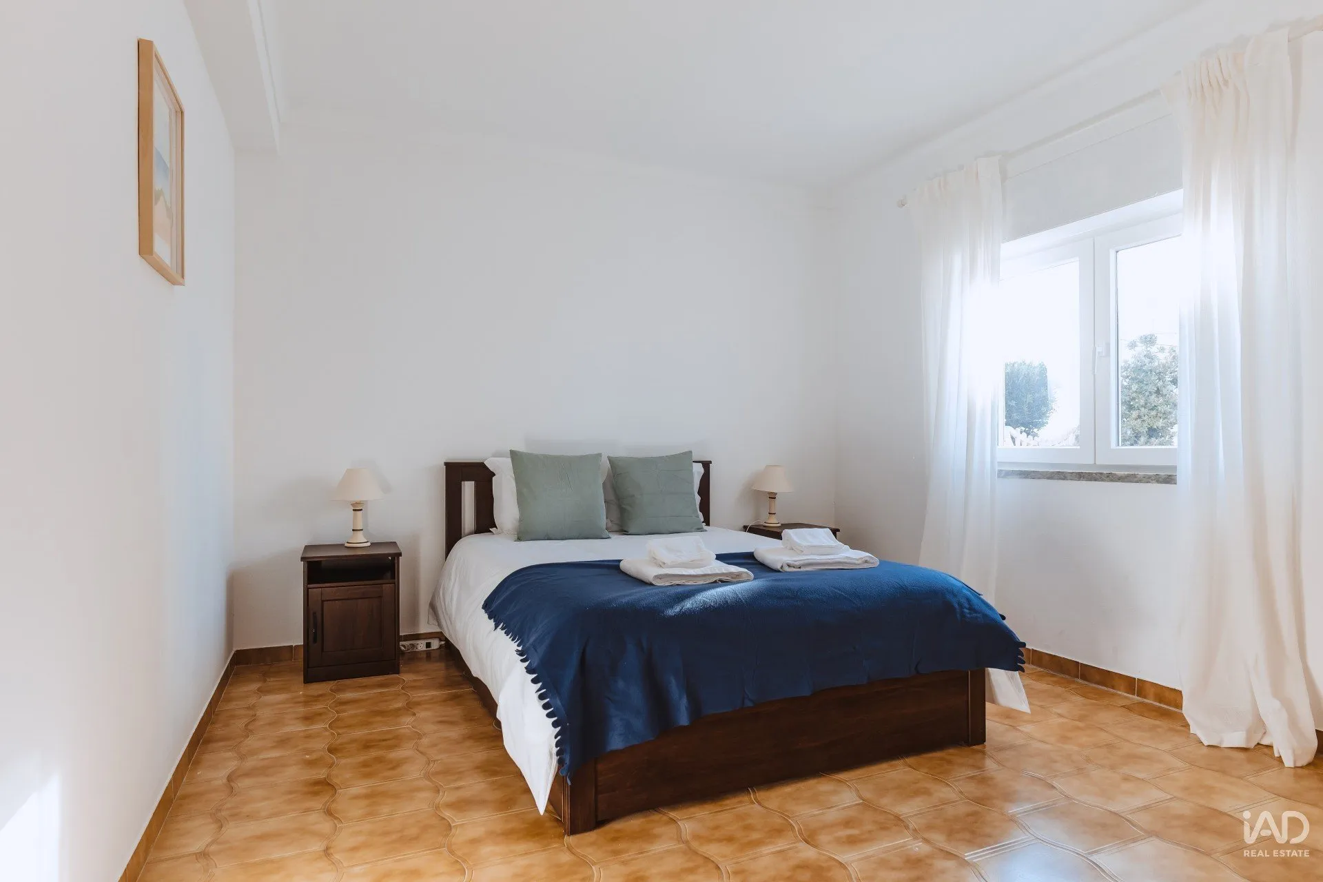 Spacious 5-Bedroom House with Garden and Parking in Silveira, Portugal - View image 8 of 37