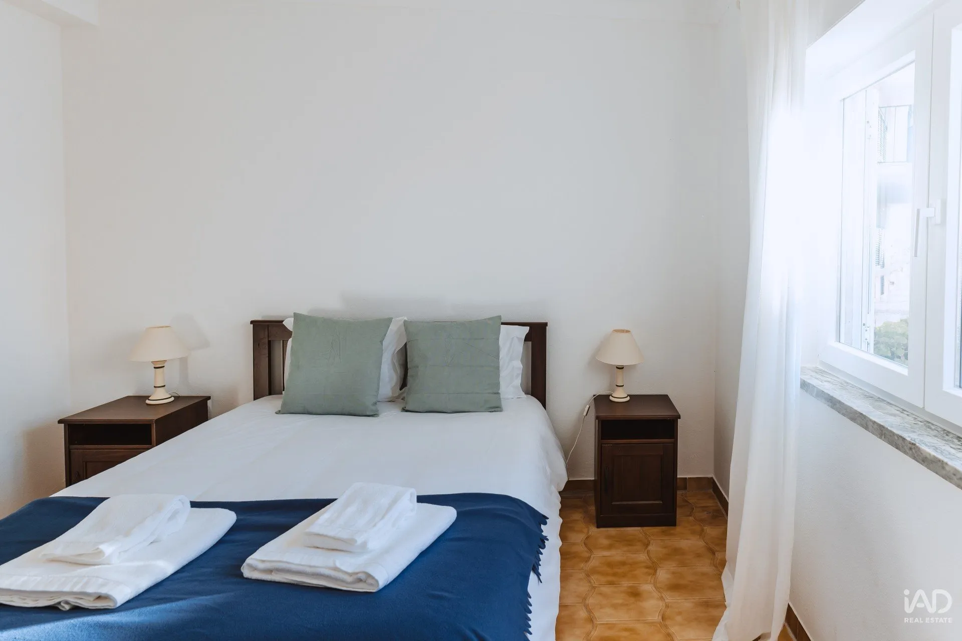 Spacious 5-Bedroom House with Garden and Parking in Silveira, Portugal - View image 9 of 37