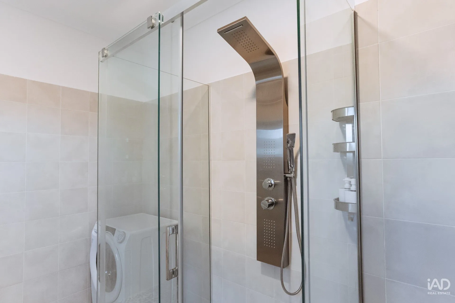 Spacious 5-Bedroom House with Garden and Parking in Silveira, Portugal - View image 14 of 37