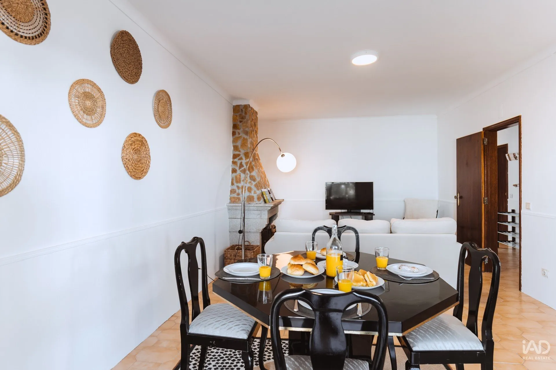 Spacious 5-Bedroom House with Garden and Parking in Silveira, Portugal - View image 18 of 37