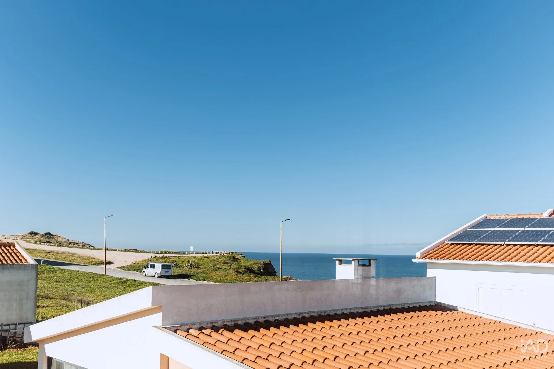 Spacious 5-Bedroom House with Garden and Parking in Silveira, Portugal - View image 25 of 37