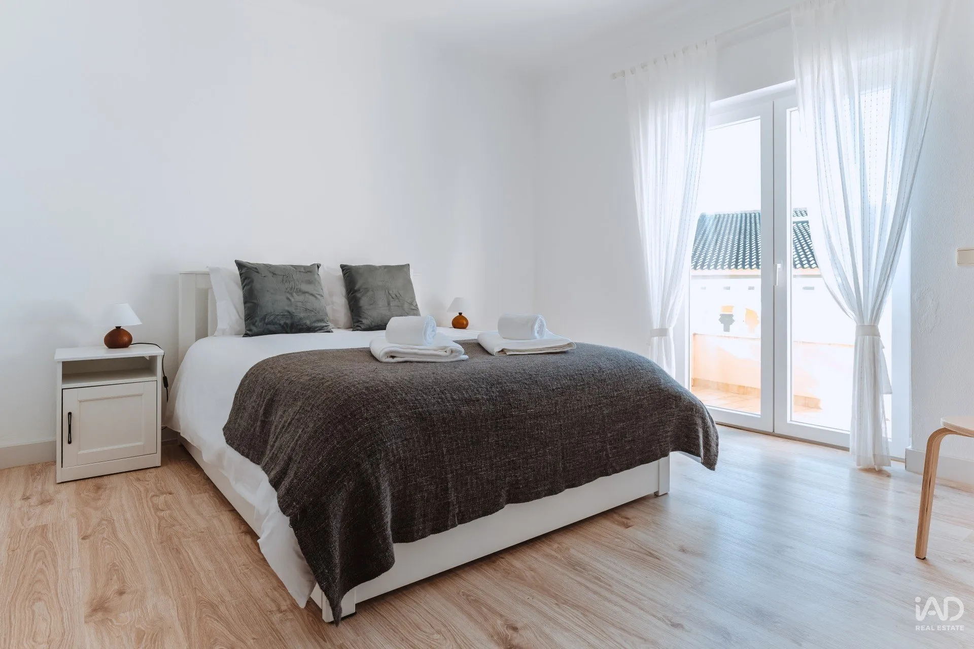 Spacious 5-Bedroom House with Garden and Parking in Silveira, Portugal - View image 28 of 37