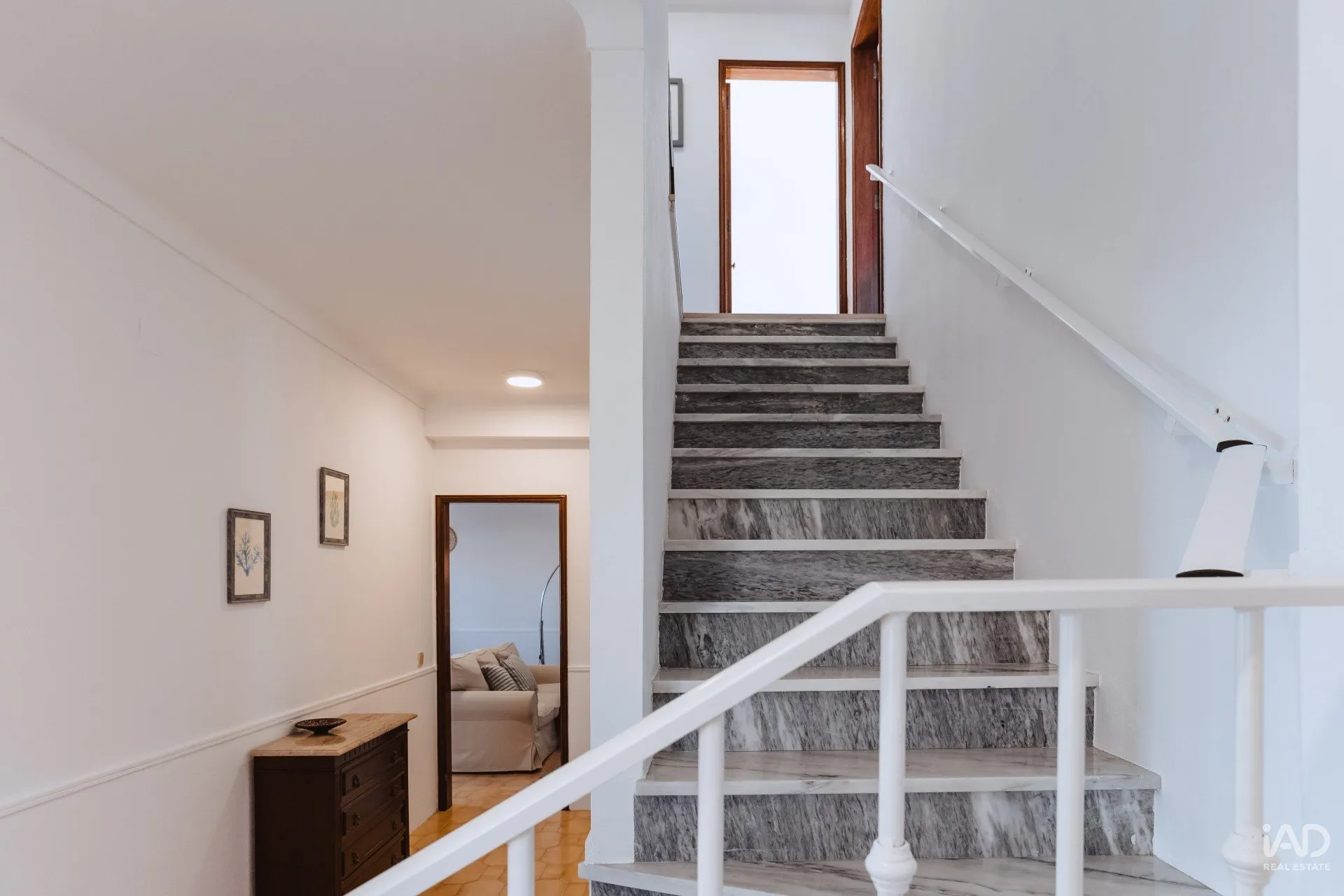 Spacious 5-Bedroom House with Garden and Parking in Silveira, Portugal - View image 31 of 37