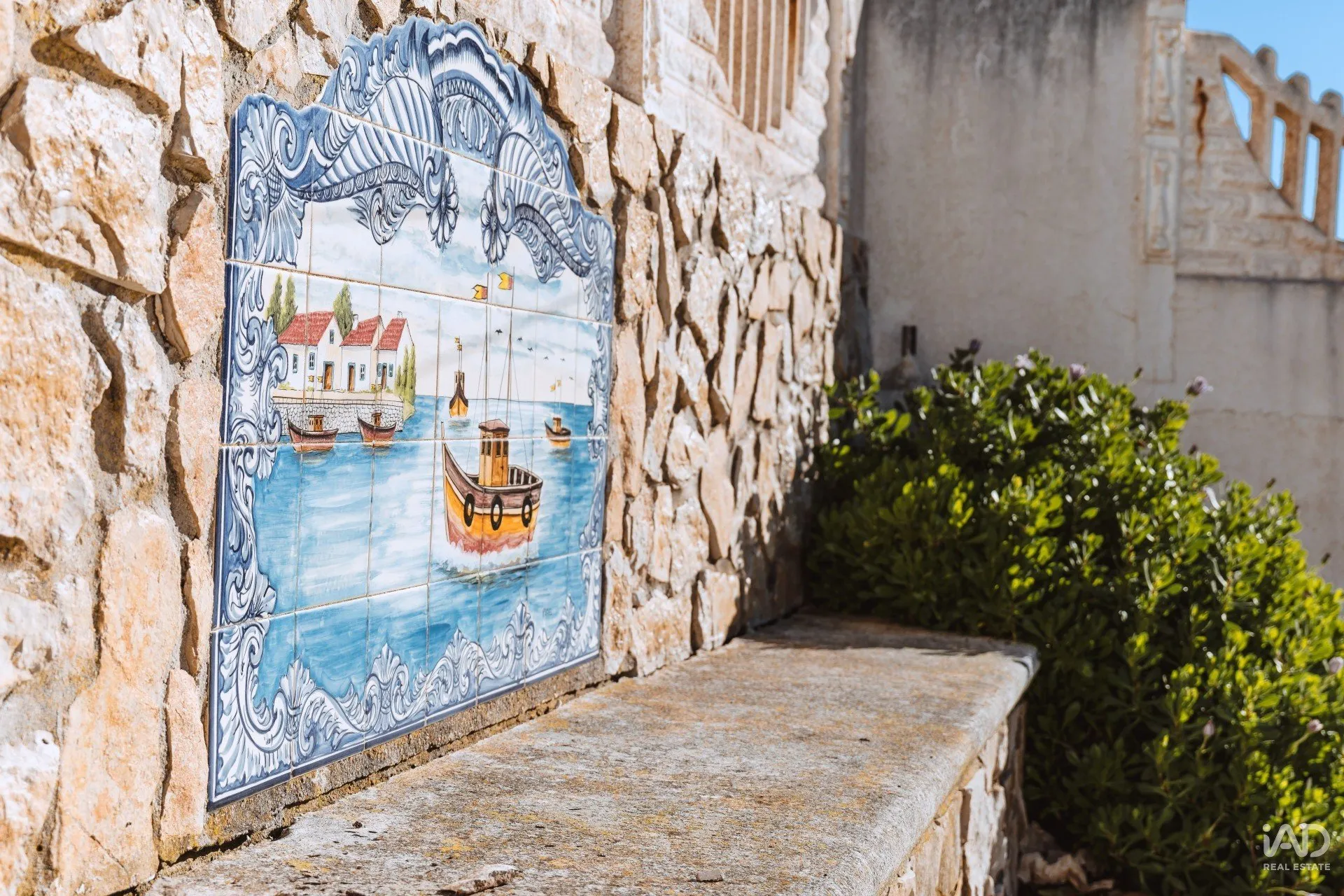 Spacious 5-Bedroom House with Garden and Parking in Silveira, Portugal - View image 34 of 37